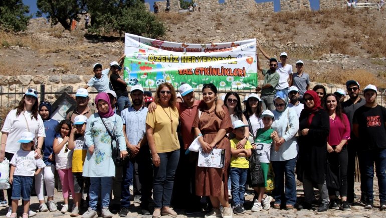 Van'da özel gereksinimli çocuklar Akdamar Adası'nı gezdi