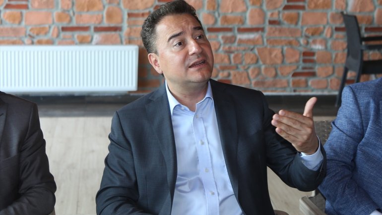 VAN - DEVA Partisi Genel Başkanı Babacan partililerle bir araya geldi1