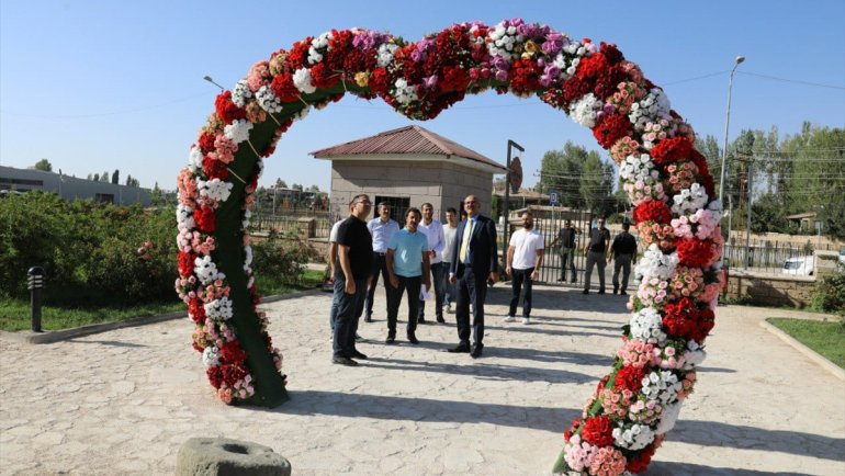 Van Kalesi'ndeki "Gülistan Bahçesi" yenilendi