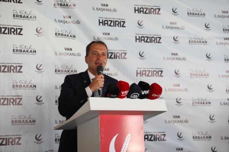 Erbakan Yeniden katıldı Başkanı il kongresine partisinin Partisi Refah Genel Van