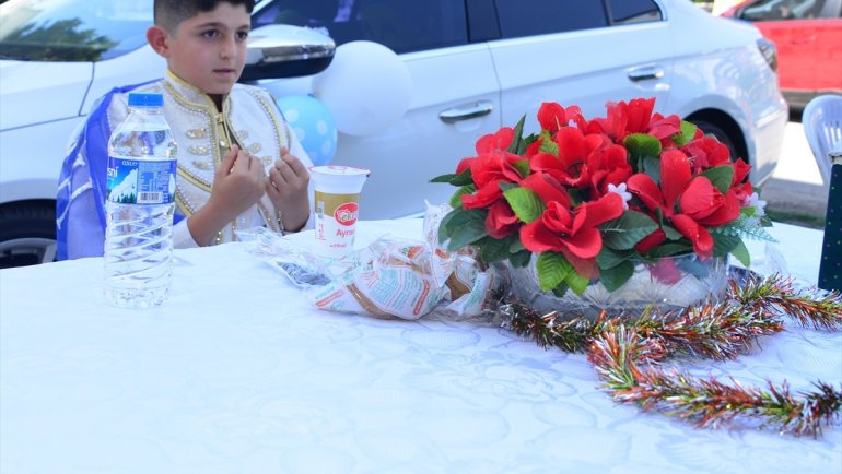 Yeşilyurt Belediyesi 10 yaşındaki Berat'ın sünnet töreni hayalini gerçekleştirdi