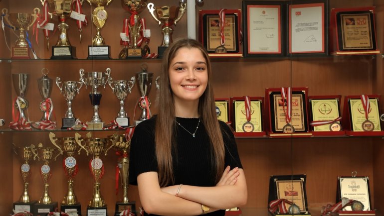 YKS'de Darende birincisi olan Begüm, tıp fakültesi hayaline kavuştu
