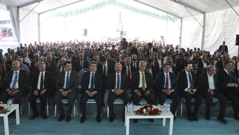 Tarım ve Orman Bakanı Vahit Kirişci, Diyadin'deki temel atma töreninde konuştu: