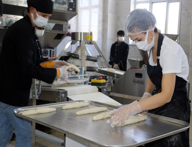 üretiyor Mesleki öğrencileri Anadolu ve 7 ekmek Teknik bin Ağrı