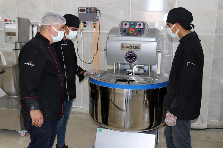 günde öğrencileri Mesleki Teknik ve bin Lisesi Anadolu ekmek Ağrı