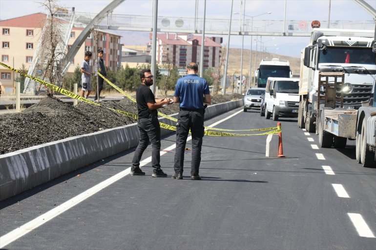 Ağrı'da otobüsün çarptığı yaya ağır yaralandı
