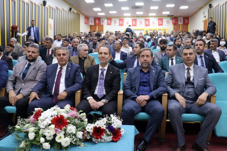 Yeniden Refah Partisi Genel Başkanı Erbakan, Ağrı'da partisinin il kongresinde konuştu: