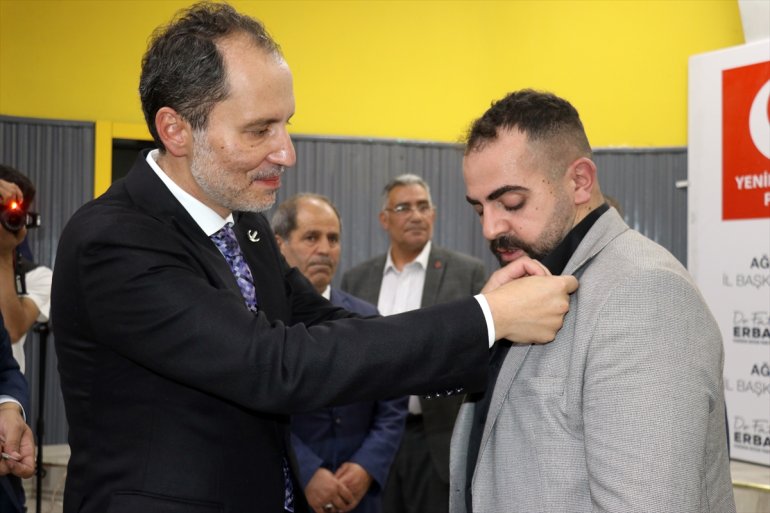 partisinin Refah Genel Erbakan, Başkanı Yeniden konuştu Partisi kongresinde - il AĞRI 5