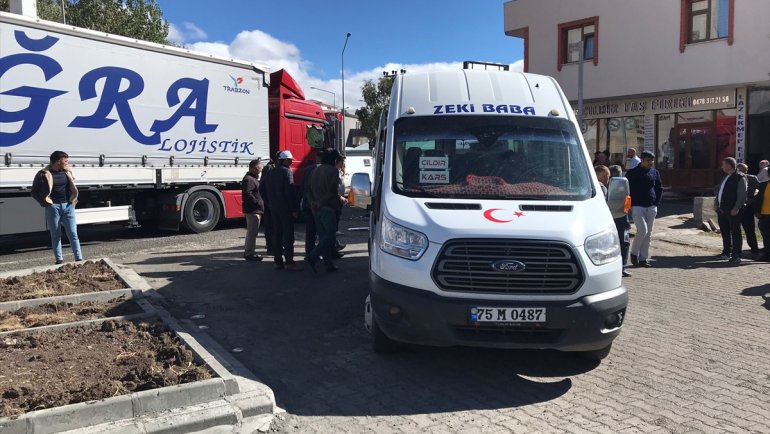 ARDAHAN - Öğrenci servis aracı ile tır çarpıştı1
