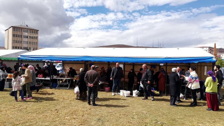 Ardahanlılar meyvelerini "1. Çıldır Cancur Festivali" ile tanıttı