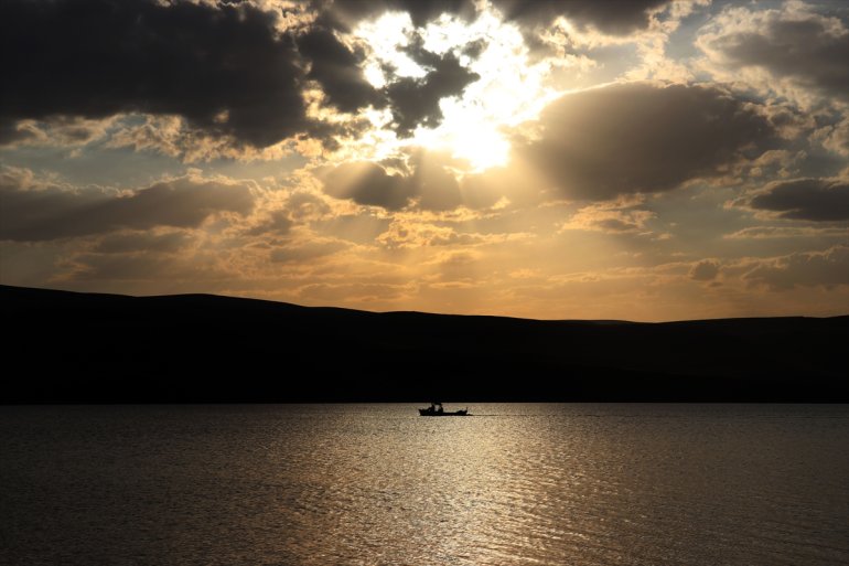 gün yansıyor Gölü