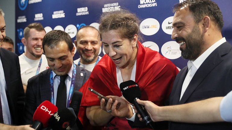 Cumhurbaşkanı Erdoğan'dan dünya şampiyonu Yasemin Adar Yiğit'e tebrik telefonu