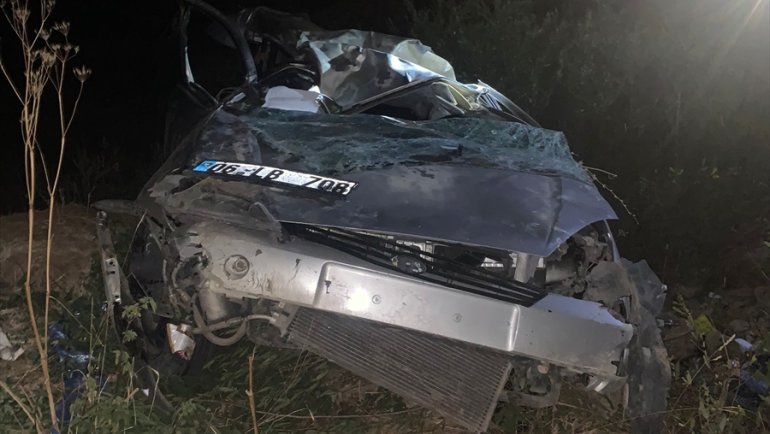 Bingöl'de otomobilin şarampole devrilmesi sonucu 4 kişi yaralandı