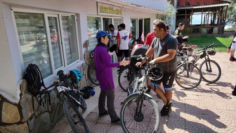 İranlı doğaseverler bisiklet turu kapsamında Adilcevaz'ı dolaştı