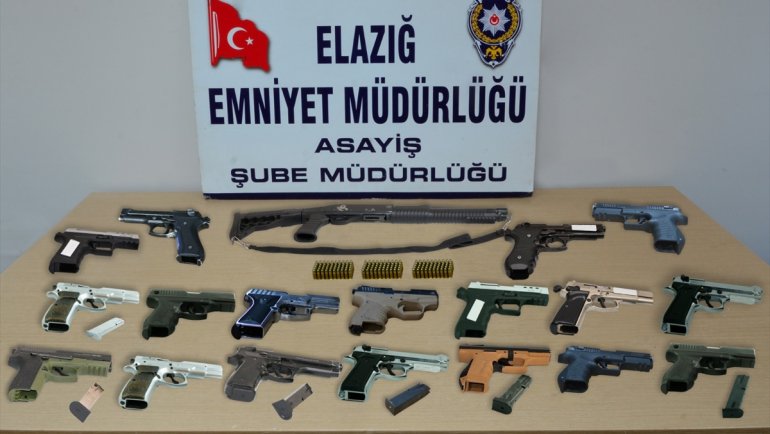 Elazığ'da asayiş uygulamalarında yakalanan 19 kişi tutuklandı