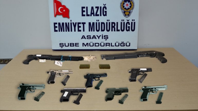 Elazığ'da asayiş uygulamalarında yakalanan 24 kişi tutuklandı