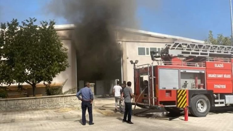 Elazığ'da bir fabrikada çıkan yangın söndürüldü