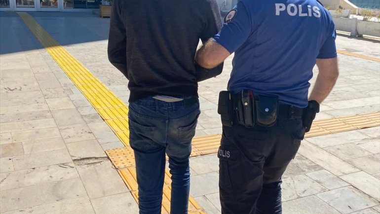 Elazığ'da park halindeki otomobili çalan zanlı yakalandı