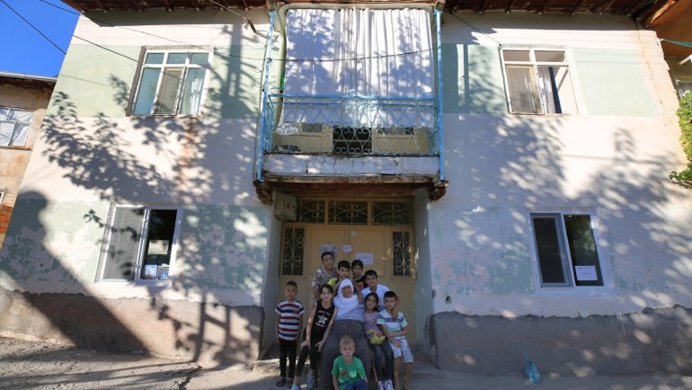 Saniye ninenin evindeki oda çocuklara eğitim yuvası oldu