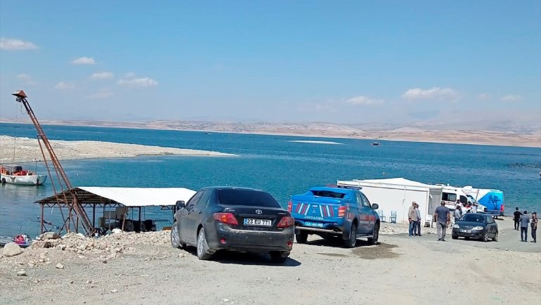 Elazığ'da teknenin batması sonucu baraj gölünde kaybolan kişinin cesedi bulundu