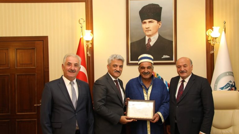 Erzincan'da 40 yıllık marangoz 'yılın ahisi' seçildi