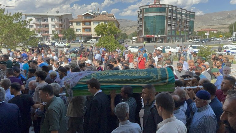 bıçaklanarak kadının cenazesi - Eşi tarafından defnedildi öldürülen ERZİNCAN 4