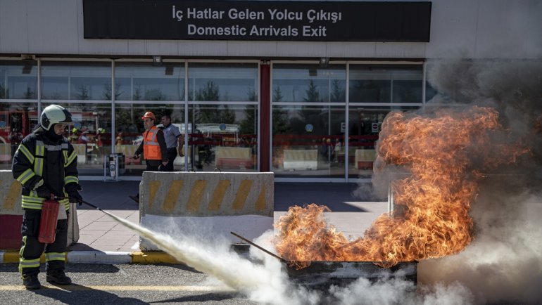 Erzurum Havalimanı'nda deprem ve yangın tatbikatı