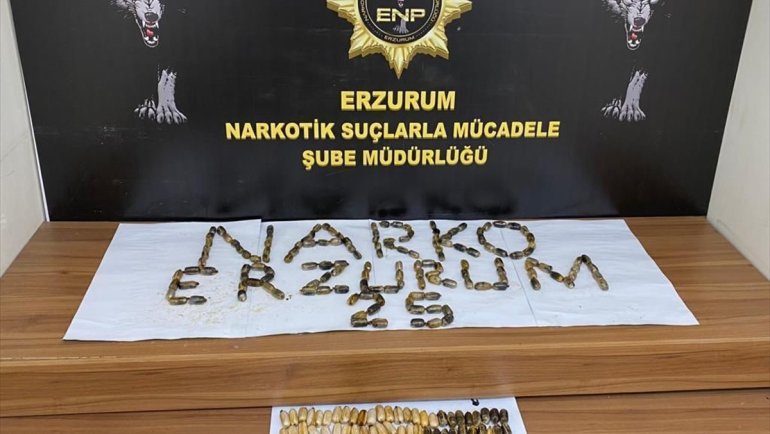 İran uyruklu 5 şüphelinin vücudundan 683 kapsül uyuşturucu çıktı