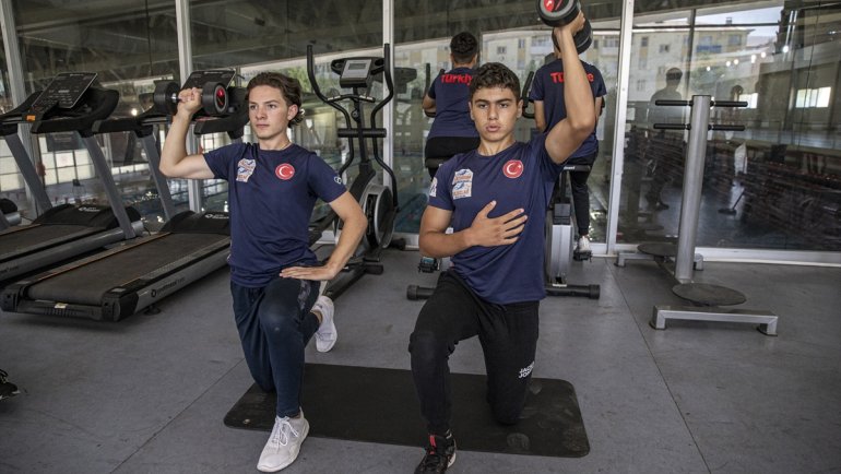 Milli snowboardcular kış öncesi güç depoluyor