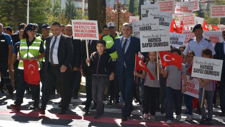 Gaziantep ve çevre illerde "Yayalara öncelik duruşu, hayata saygı duruşu" etkinliği yapıldı