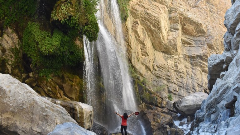 Hakkari'deki Sineber Şelalesi doğa tutkunlarının yeni rotası oldu