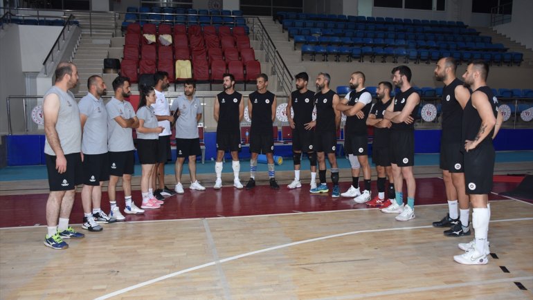 Voleybolda 1. lige yükselen Hakkari ekibi, yeni sezona iddialı hazırlanıyor