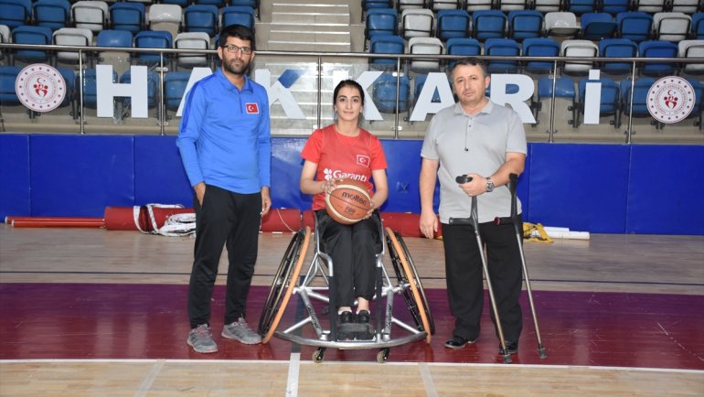 Hakkarili antrenör Çatal ve basketbolcu Yılmaz milli takıma davet edildi