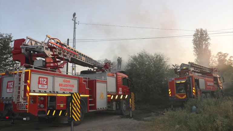 Iğdır'da bir kişinin tartıştığı eşinin evini yaktığı iddia edildi