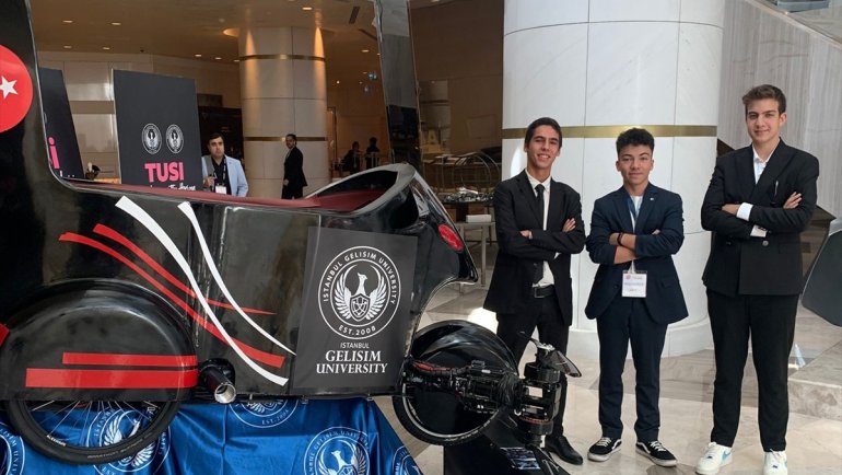 İGÜ tarafından tasarlanan uçan araba TUSİ Airtaxi Dünya Kongresi'nde sergilendi