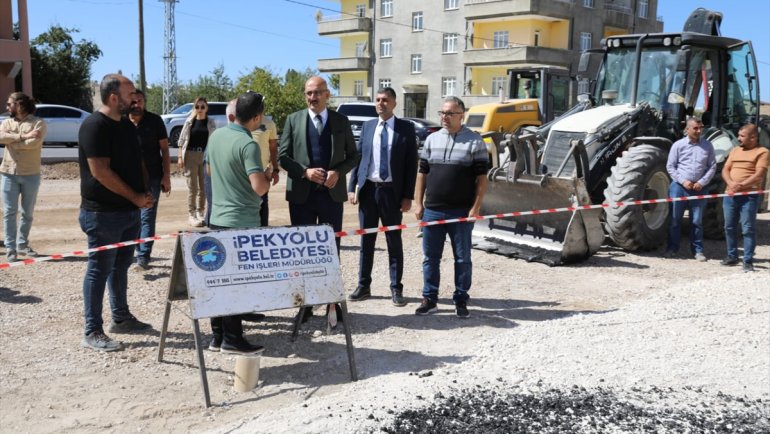 İpekyolu ilçesinde asfalt çalışmaları devam ediyor