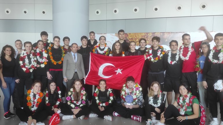 Dünya ikincisi Doğa Koleji Erkek Basketbol Takımı, Türkiye'ye döndü