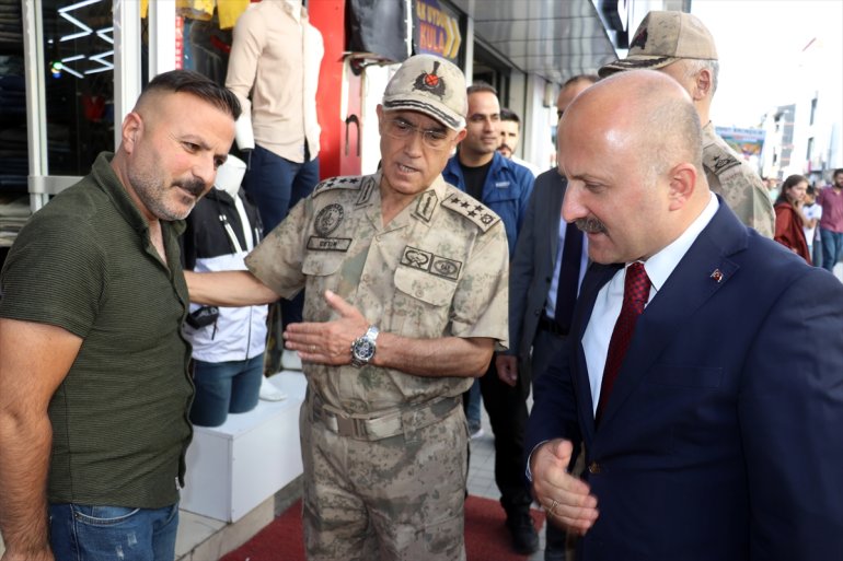 Jandarma ve ile Orgeneral Genel Çetin şehit gazi esnaf yakınlarıyla Komutanı Ağrı