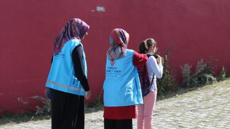 Kars'ta ihtiyaç sahibi 200 öğrenciye kırtasiye malzemesi desteği sağlandı