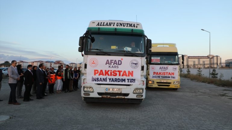 Kars'ta Pakistan'daki selzedeler için yardım toplandı