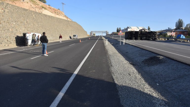 Kars'taki trafik kazasında 1 kişi hayatını kaybetti, 1 kişi yaralandı