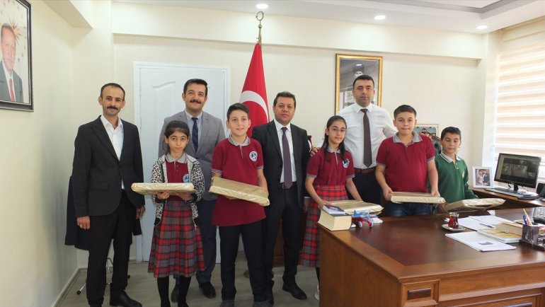 Keban Kaymakamı Akbulut, başarılı öğrencileri ödüllendirdi 1