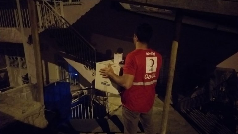 Kızılay'dan ihtiyaç sahiplerine gıda yardımı