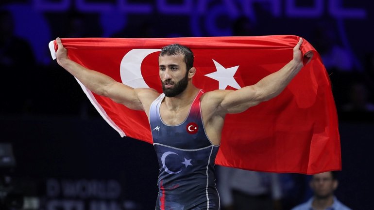 Milli güreşçi Burhan Akbudak, dünya şampiyonu oldu