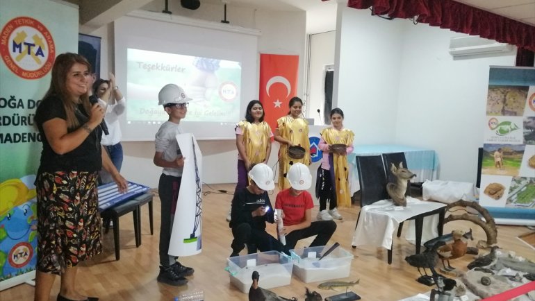 MTA, öğrencilere madencilik faaliyetlerini anlattı