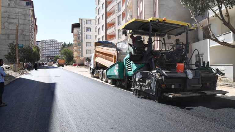 Muş Belediyesinin üst yapı çalışmaları devam ediyor
