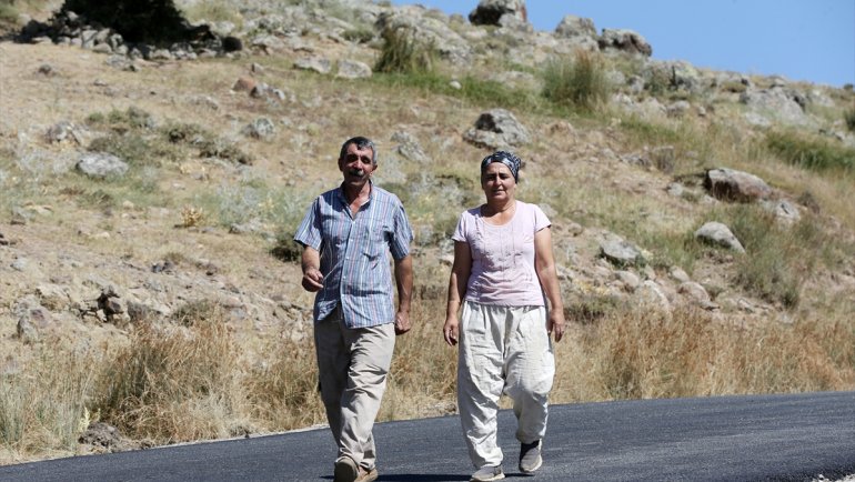 Muş'un yaylalarında arıcılık yapan karı koca, mesleğin zorluklarını da birlikte aşıyor