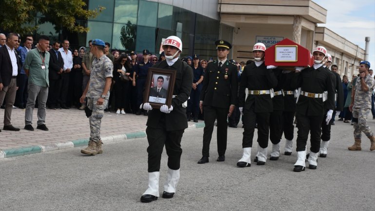 Şehit Piyade Üsteğmen Erkuş, memleketi Malatya'da son yolculuğuna uğurlandı