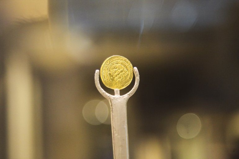 ait Ahlat dönemine altın Alparslan sergileniyor sikke Sultan Müzesi