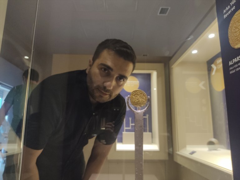 Sultan altın Alparslan ait sikke sergileniyor dönemine Müzesi